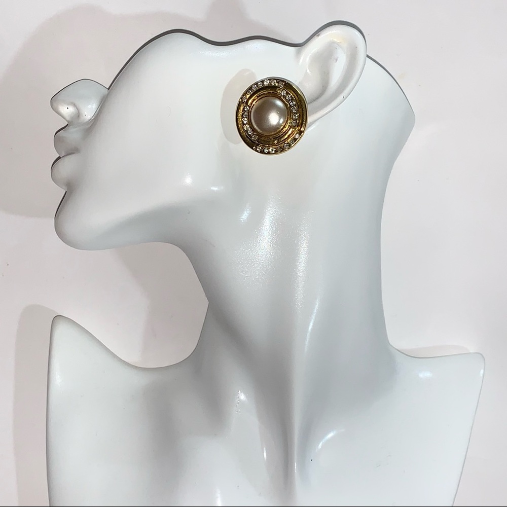 vintage CHANEL 14k gold plated round Faux Pearl & Strass CLIP BACK EARRINGS